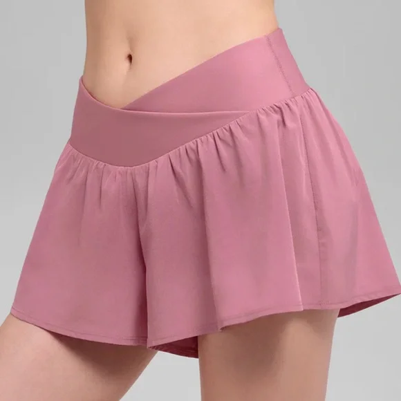 ALO V-Cute Running Short - Picture 4 of 6